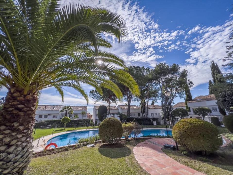 Bajo Con Jardin En La Milla De Oro Lejlighed Marbella Eksteriør billede