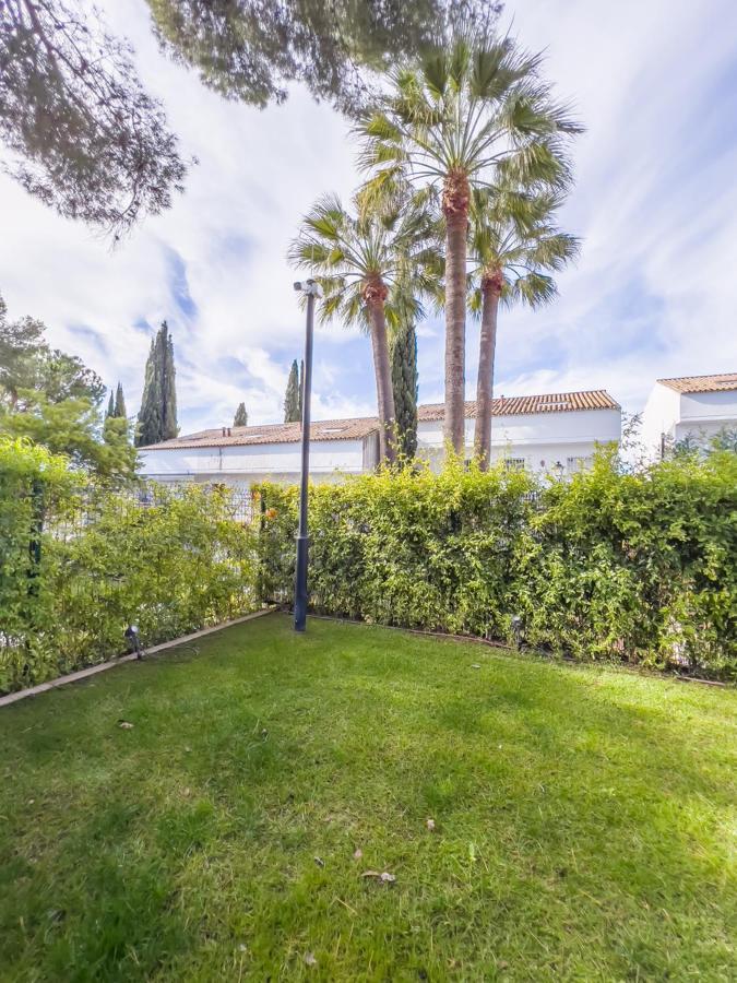 Bajo Con Jardin En La Milla De Oro Lejlighed Marbella Eksteriør billede