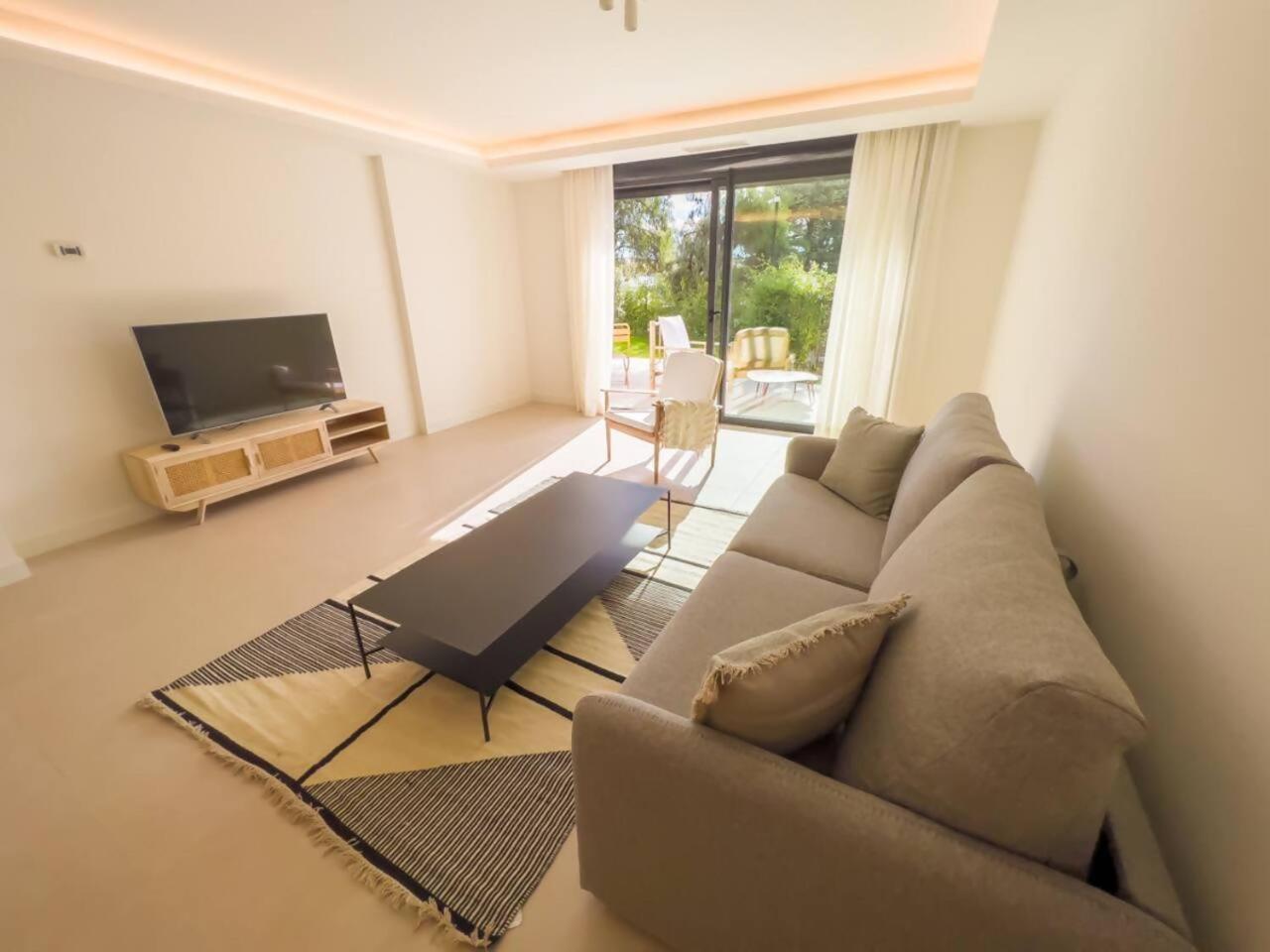 Bajo Con Jardin En La Milla De Oro Lejlighed Marbella Eksteriør billede