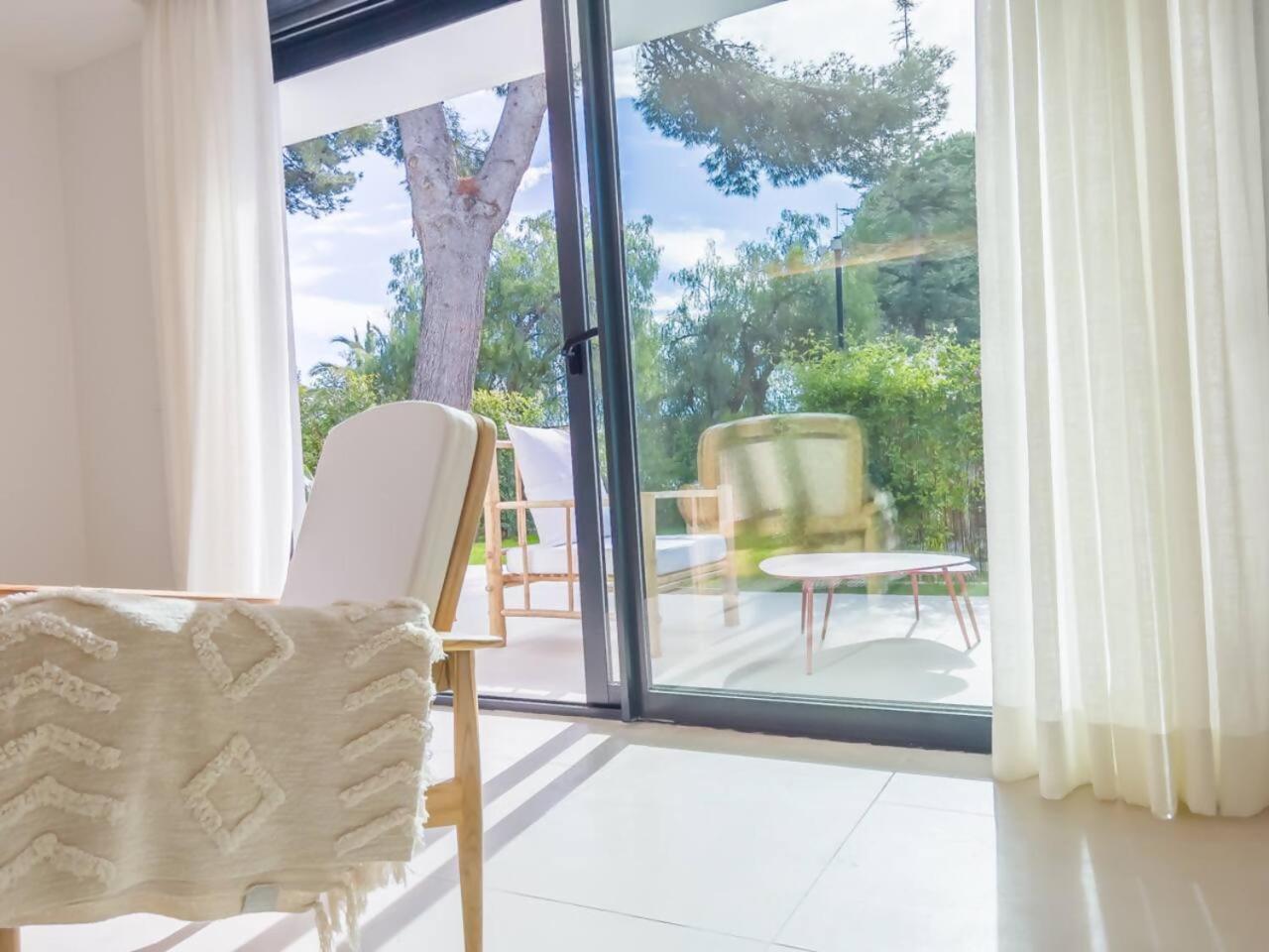 Bajo Con Jardin En La Milla De Oro Lejlighed Marbella Eksteriør billede