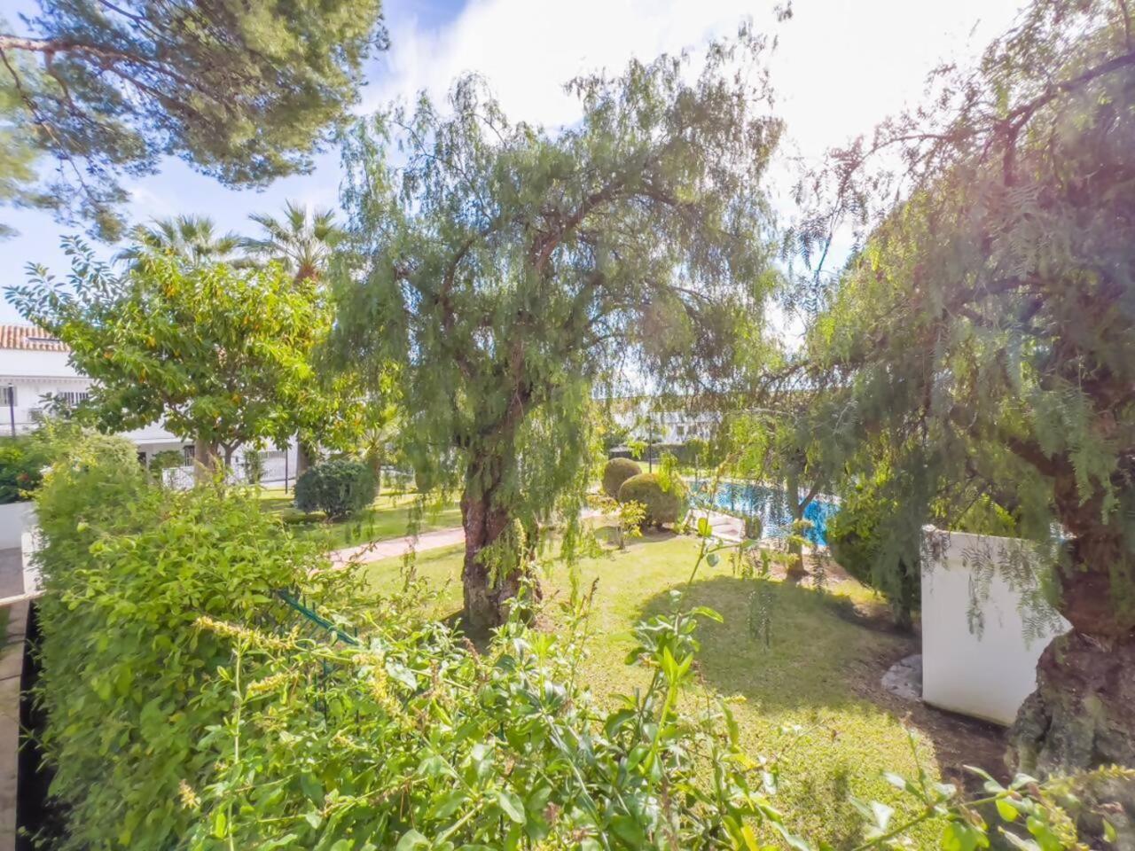 Bajo Con Jardin En La Milla De Oro Lejlighed Marbella Eksteriør billede