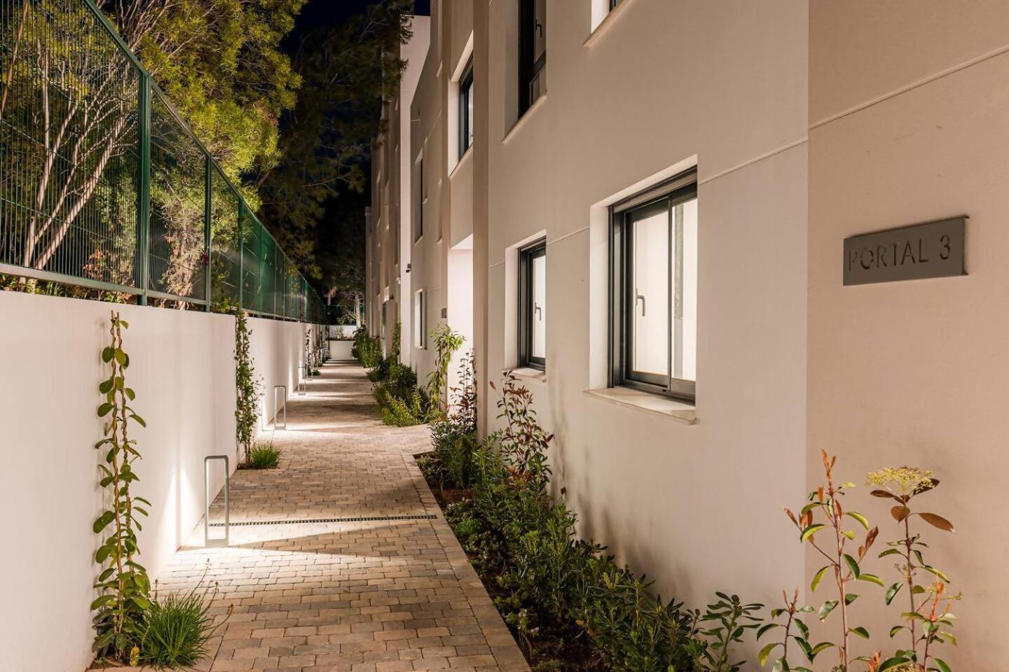 Bajo Con Jardin En La Milla De Oro Lejlighed Marbella Eksteriør billede