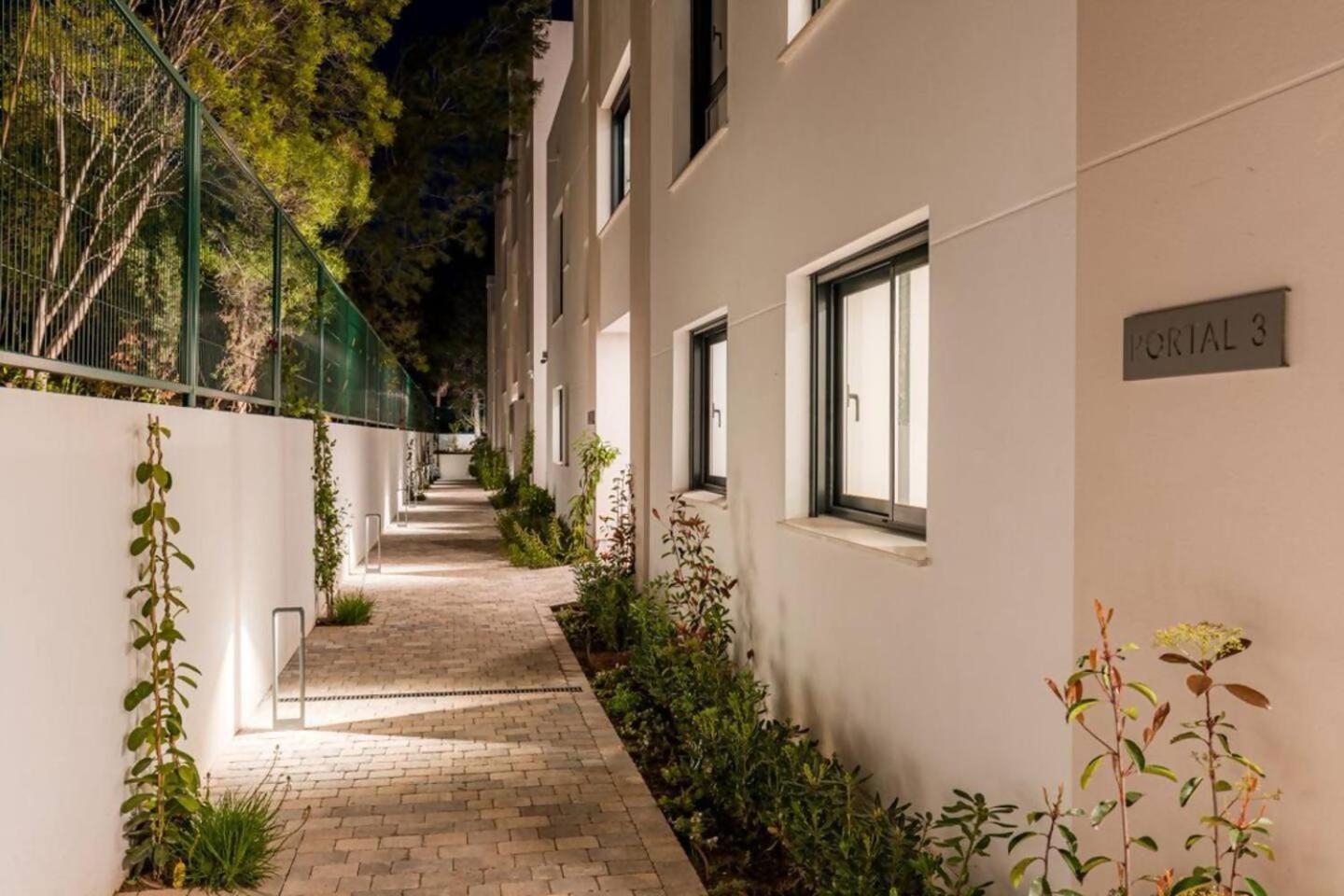 Bajo Con Jardin En La Milla De Oro Lejlighed Marbella Eksteriør billede