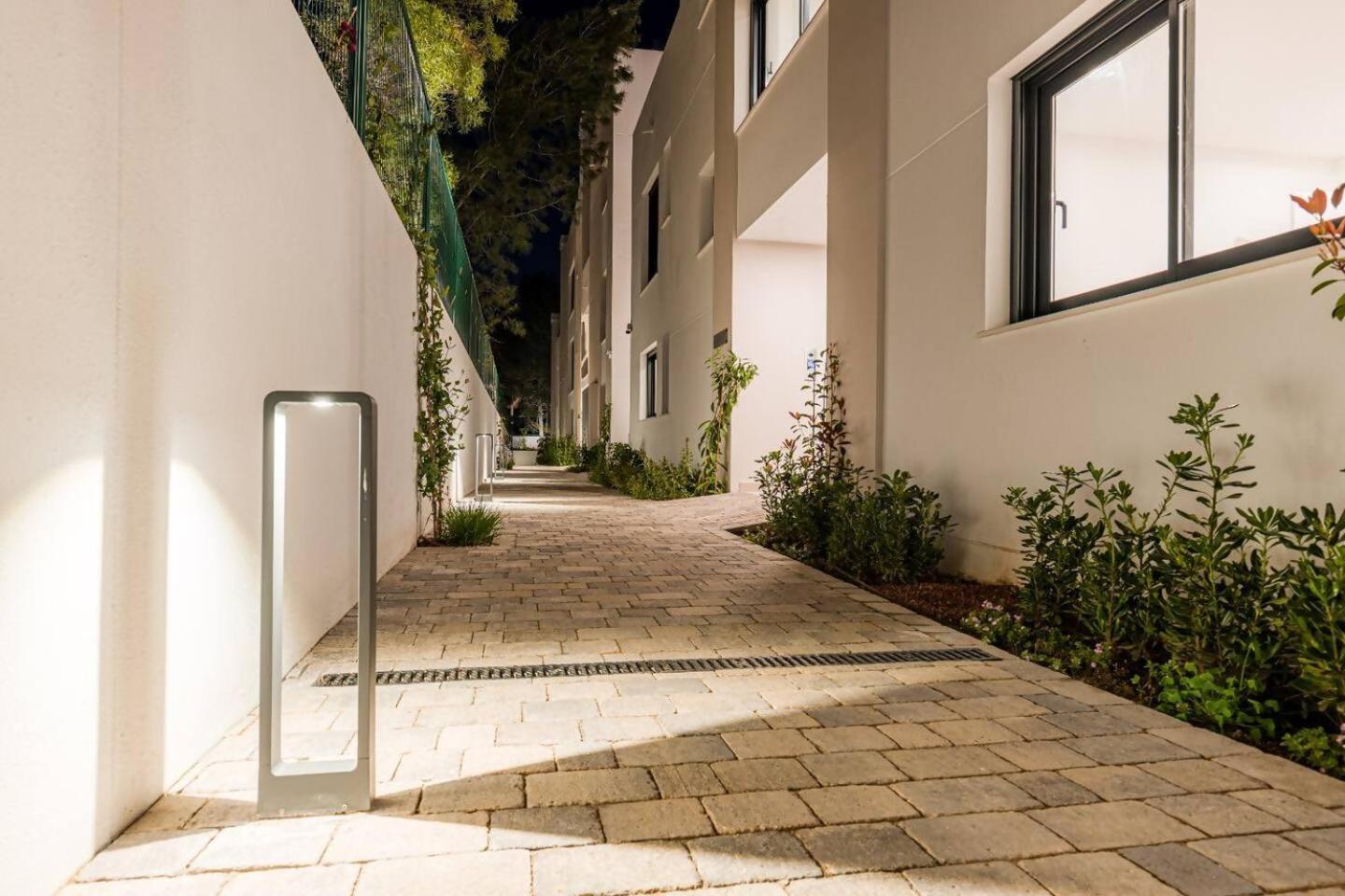 Bajo Con Jardin En La Milla De Oro Lejlighed Marbella Eksteriør billede